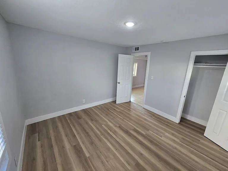 2928 Schyler St — Photo 9