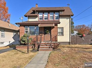 116 Chestnut St, Rochelle Park, NJ 07662