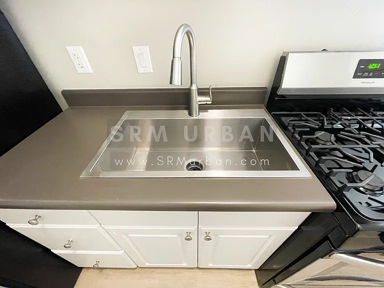 418 W Date St — Photo 8