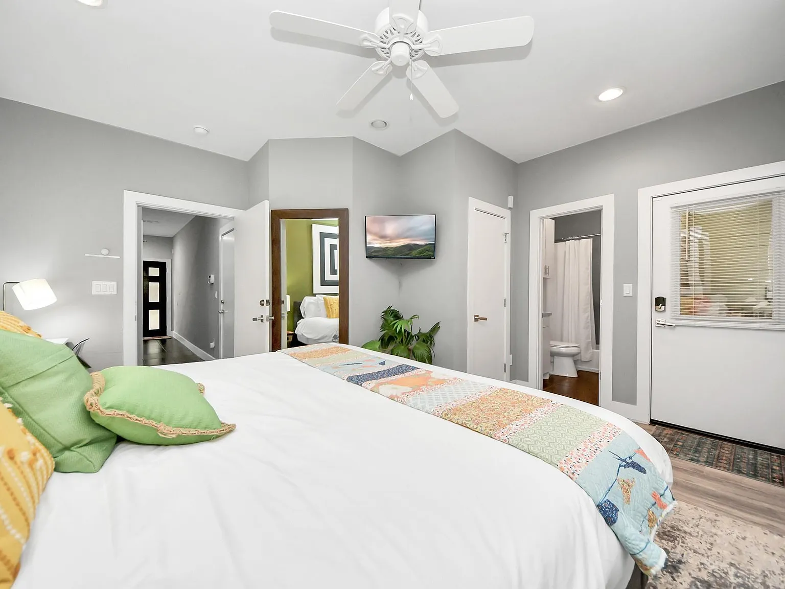 3 bed, 3.5 bath, 2062 sqft, $2,900 — Photo 4