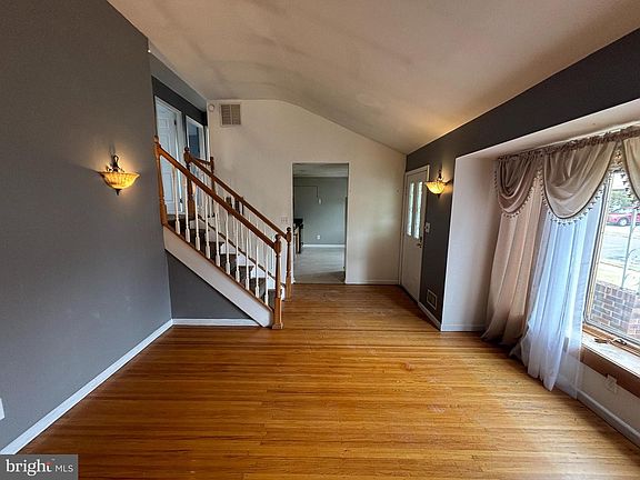 4th image of 16 Falmouth Rd
