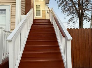 28 Spruce St #2, Springfield, MA 01105