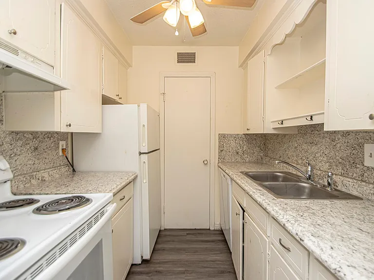 515 Brookside Dr #4 — Photo 6