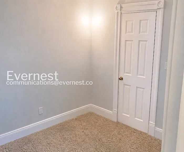 2500 N Southport Ave #2 — Photo 7