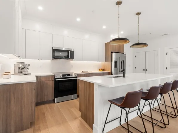 228 Washington St #3, Brighton, MA 02135