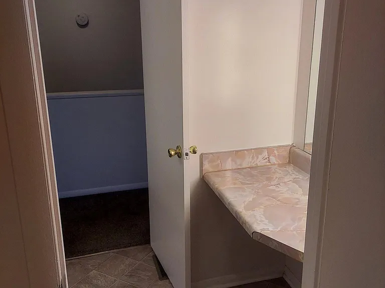 1602 Sulphur Springs Rd — Photo 14