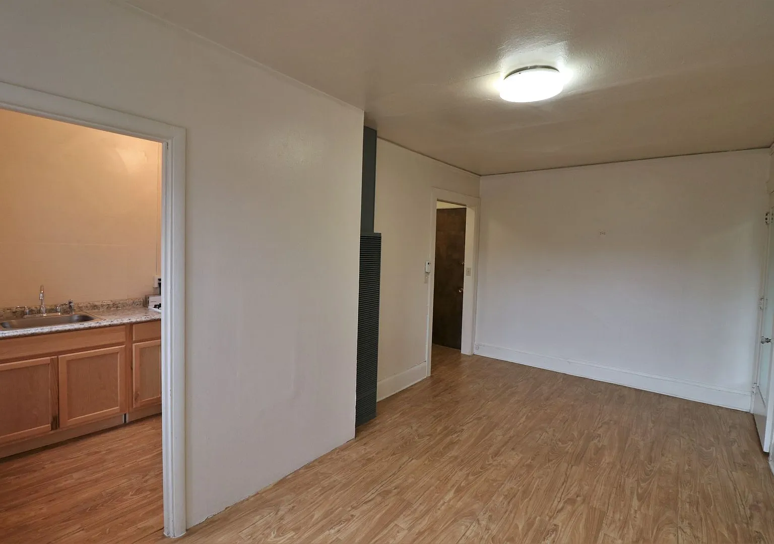 The Adelaide Apartments — Photo 4