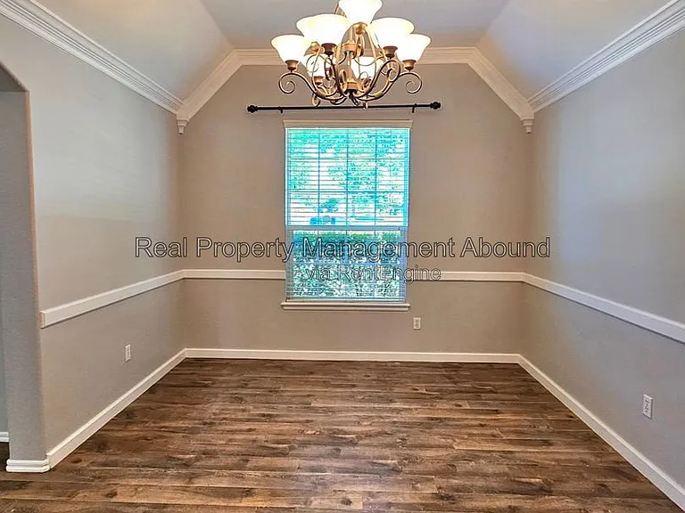 809 W Granger St — Photo 11