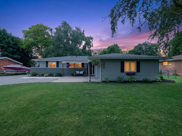 5845 Olympic Pkwy, Waterford, MI 48329