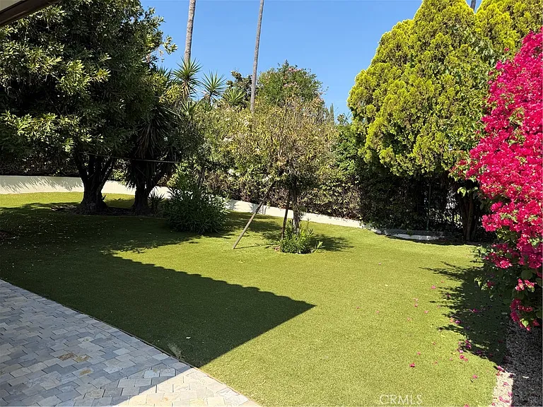 305 W Kenneth Rd — Photo 6