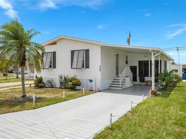 228 Inner Dr W, Venice, FL 34285