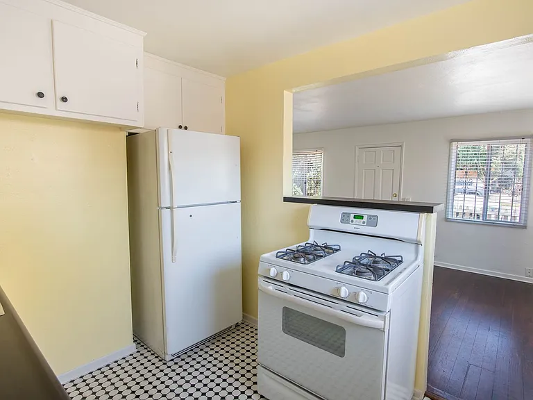 3043 Myrtle Ave — Photo 5