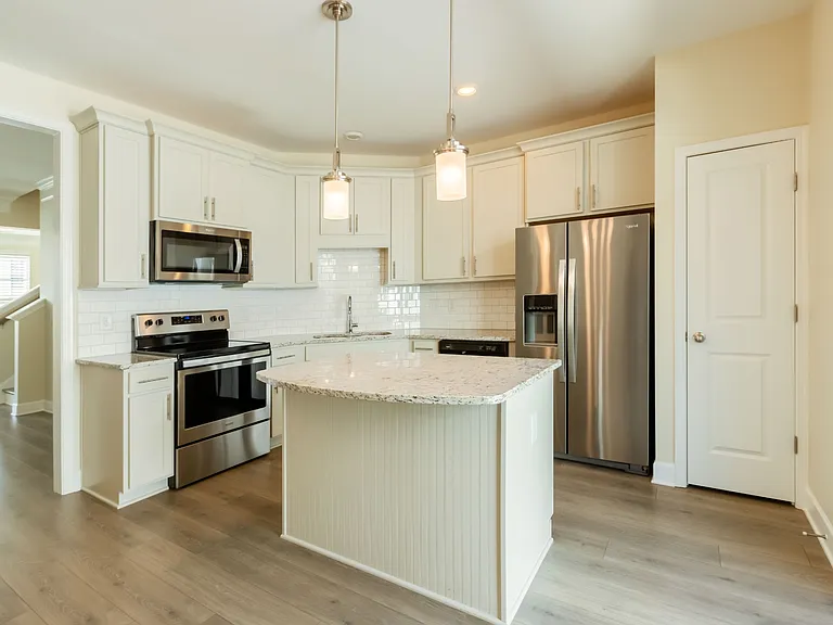305 Kara Ln — Photo 1
