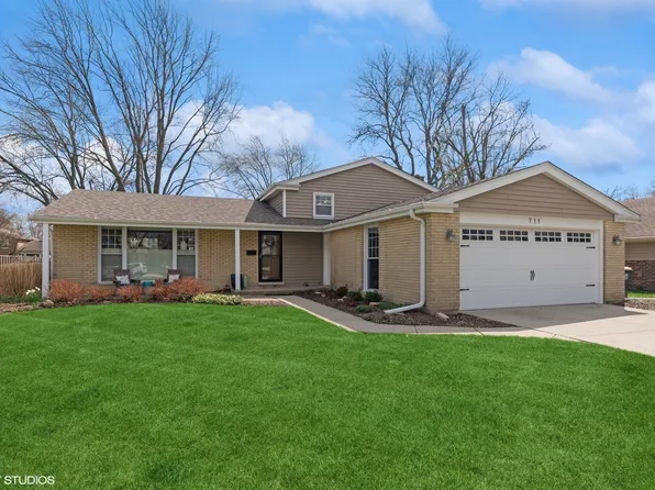 711 E Hackberry Dr, Arlington Heights, IL 60004