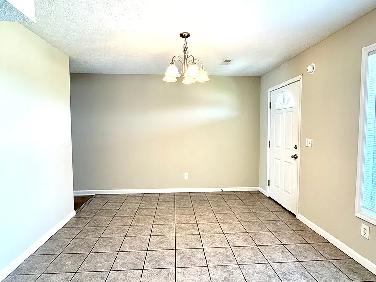 638 Hampton Way #B — Photo 19