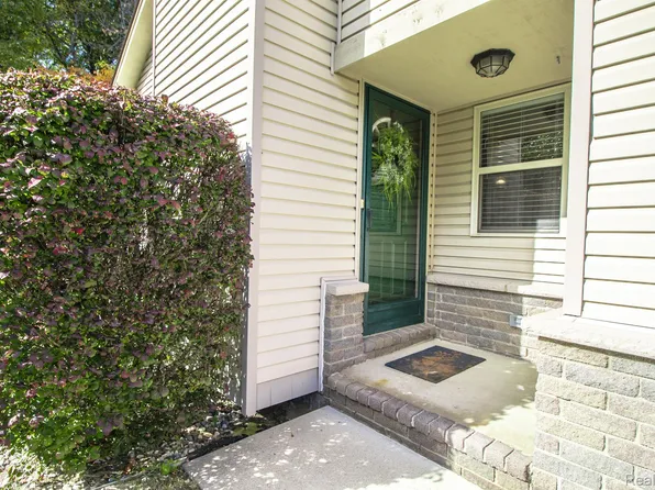 17438 N Lucille Cir #17, New Boston, MI 48164