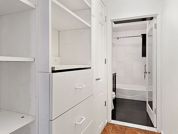 4th image of 200 W 79th St APT 5A