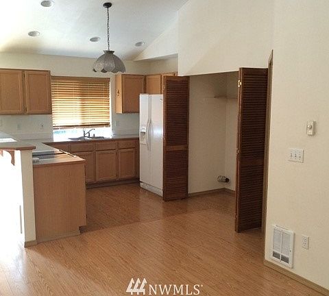 3rd image of 5473 Birch Court NE