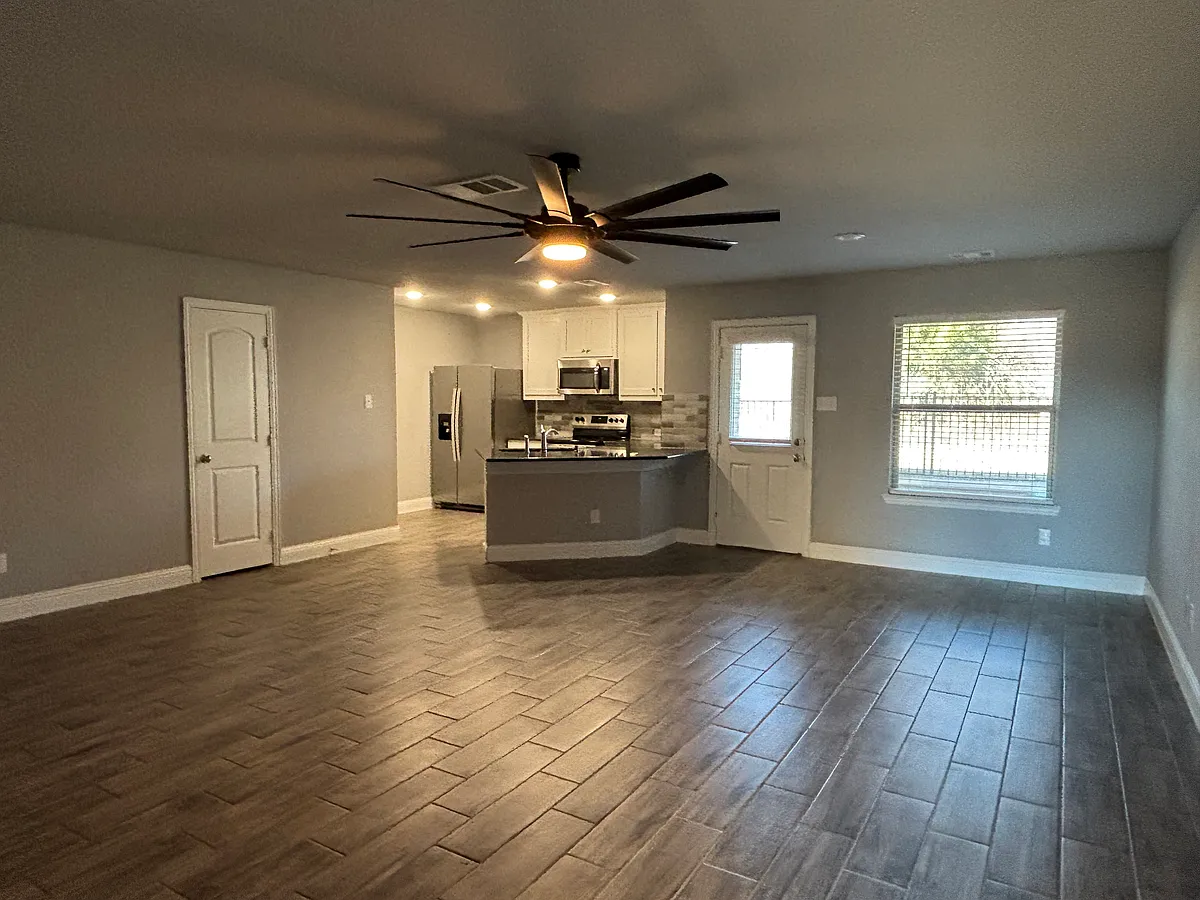 Building Photo - 712 Amber Dr