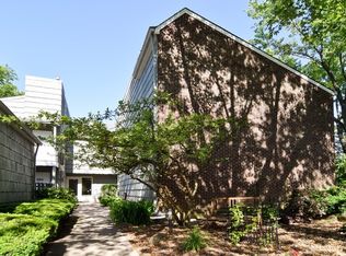 1526 Stonebridge Trl APT 1-4, Wheaton, IL 60189