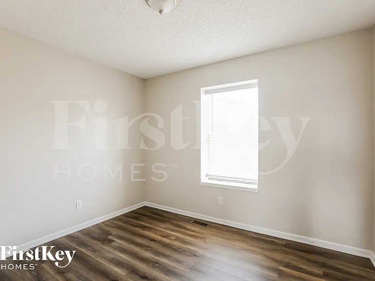 1603 Johnston Dr — Photo 12