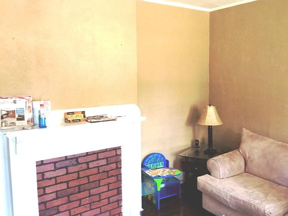 3rd image of 486 E Morrill Ave