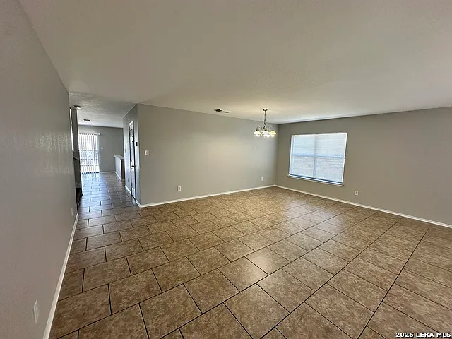 5 bed, 2.5 bath, 2961 sqft, $1,975 — Photo 2
