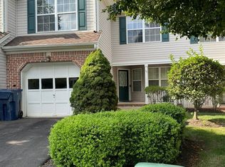 15 Amy Dr, North Brunswick, NJ 08902