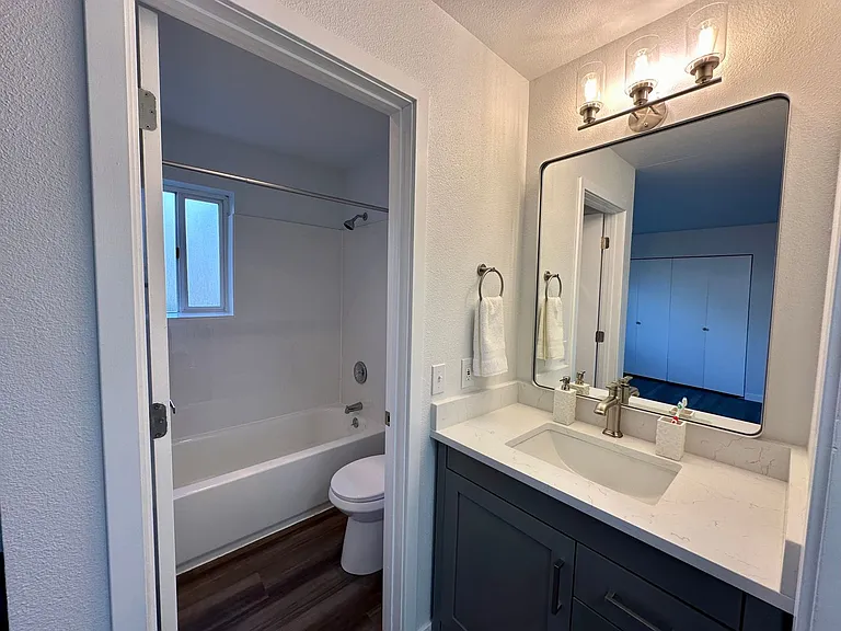 1712 Boylston Ave — Photo 8