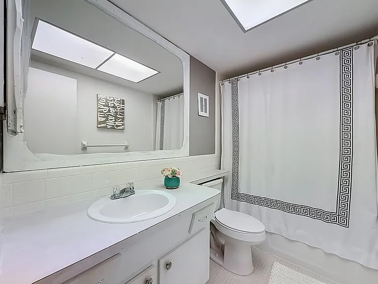 2121 NE 68th St #109 — Photo 39