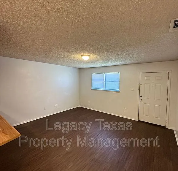 1708 Short St #B — Photo 2