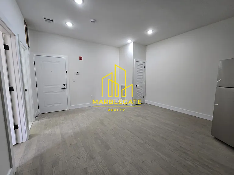 53 Lincoln Park #33C — Photo 3