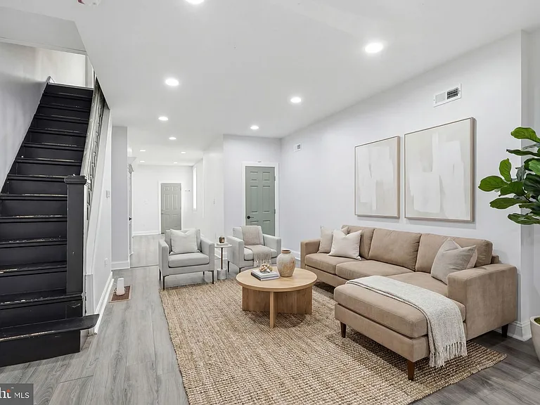 1406 S Allison St — Photo 1