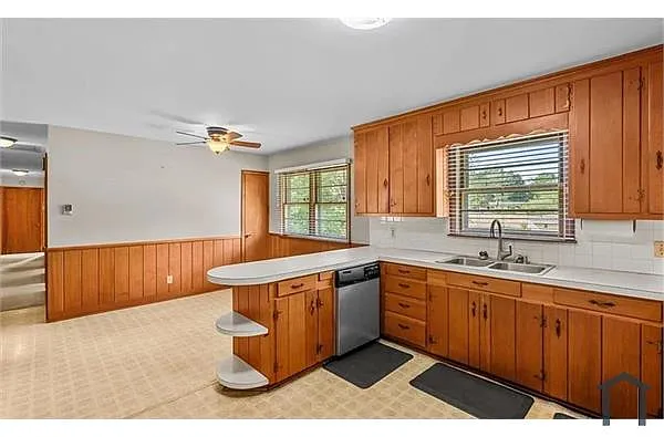 Building Photo - 6031 Blue Bonnet Ln