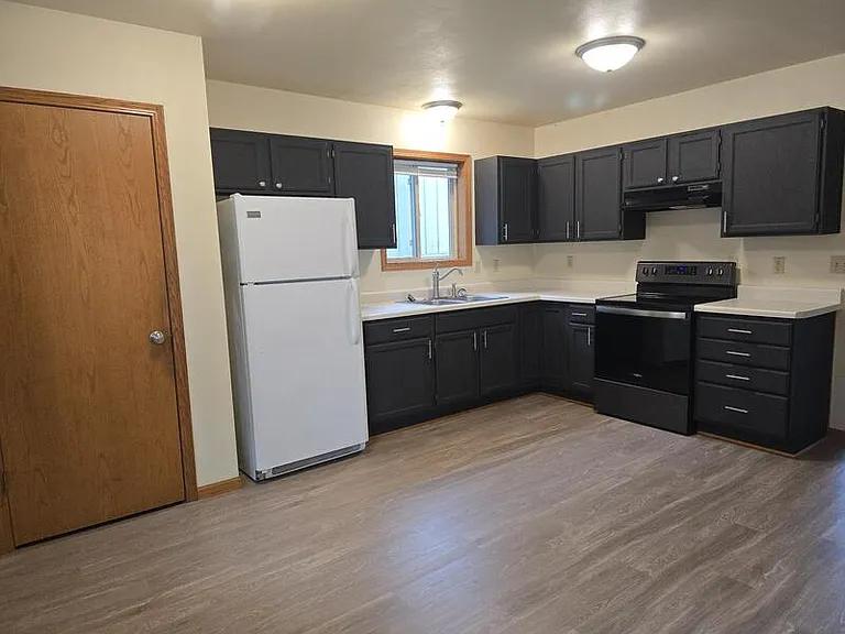 808-810 Harney Ave #810 — Photo 15