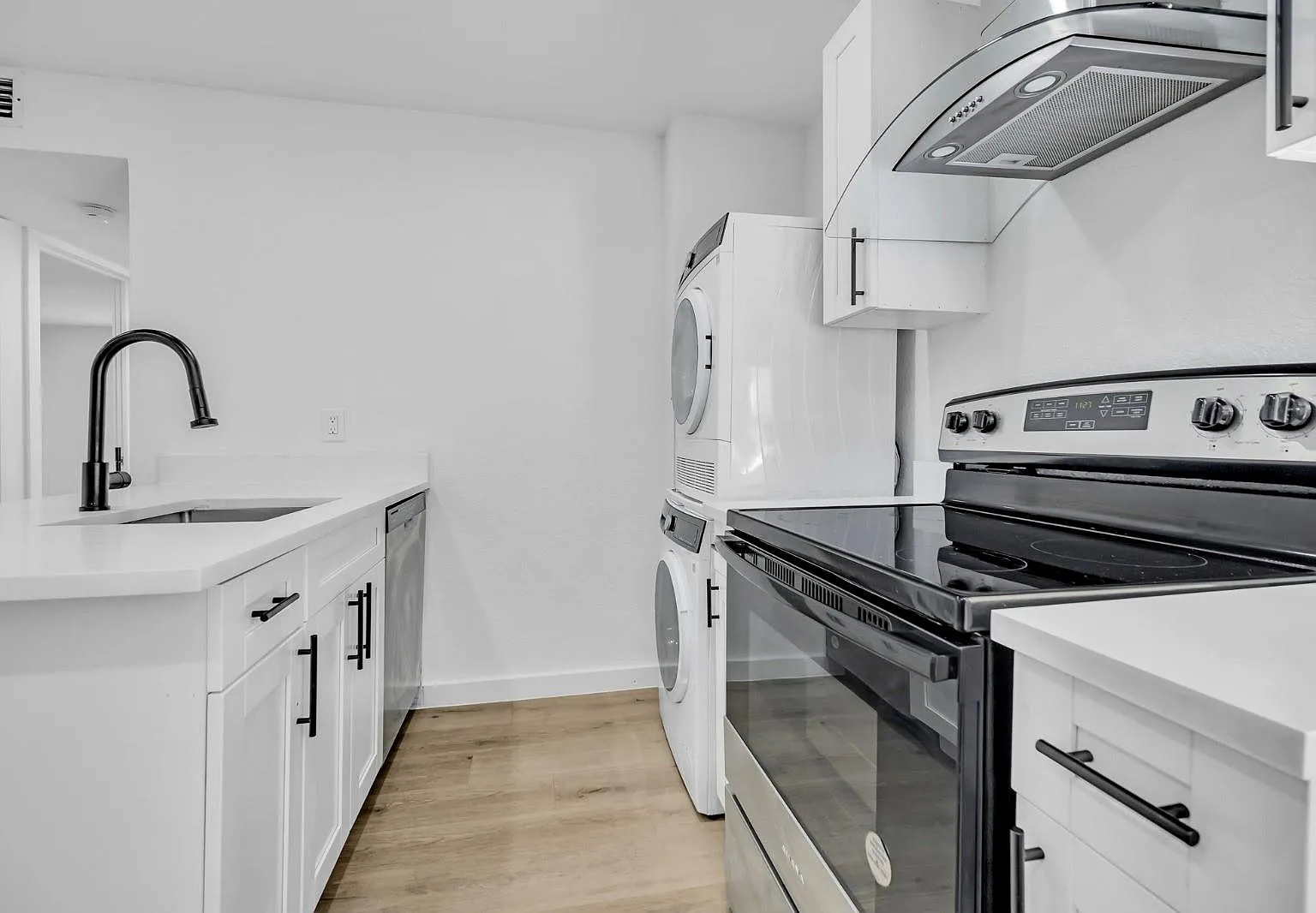 2 bed, 1.0 bath, 725 sqft, $2,150 — Photo 4