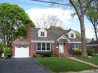 13 Cedar Hill Dr, East Northport, NY 11731