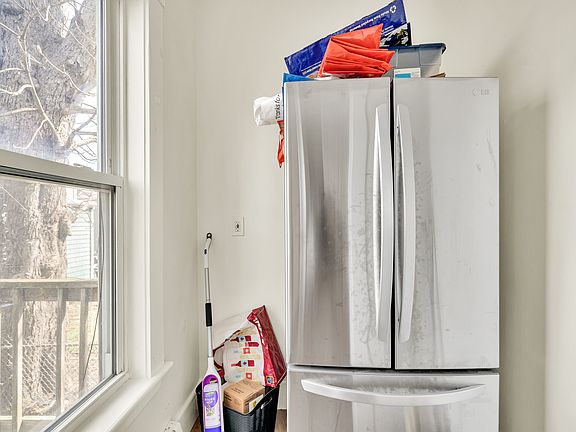 5th image of 22 Ashford St #22