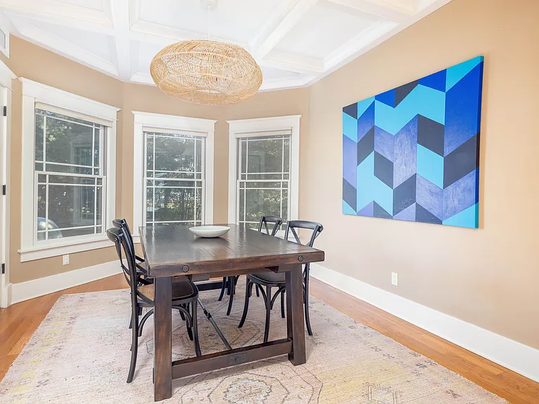 1600 Westview Dr — Photo 8