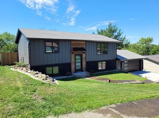 2105 Antelope St, Pierre, SD 57501