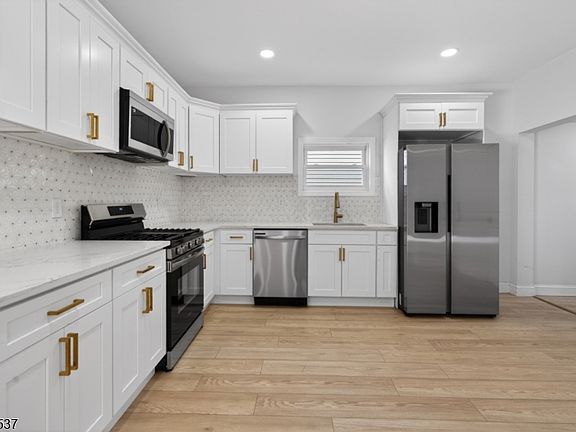 2nd image of 182 N Maple Ave