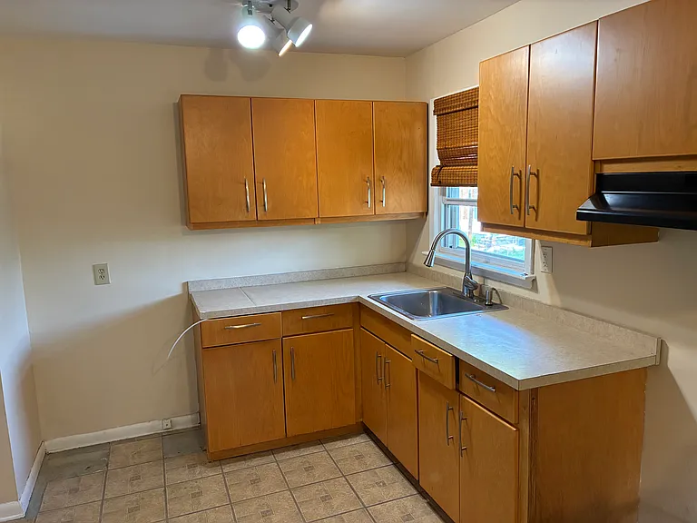 700 Roselle St — Photo 2