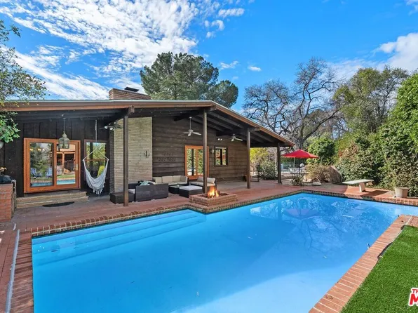 23111 Dolorosa St, Woodland Hills, CA 91367