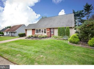 179 Lower Orchard Dr, Levittown, PA 19056