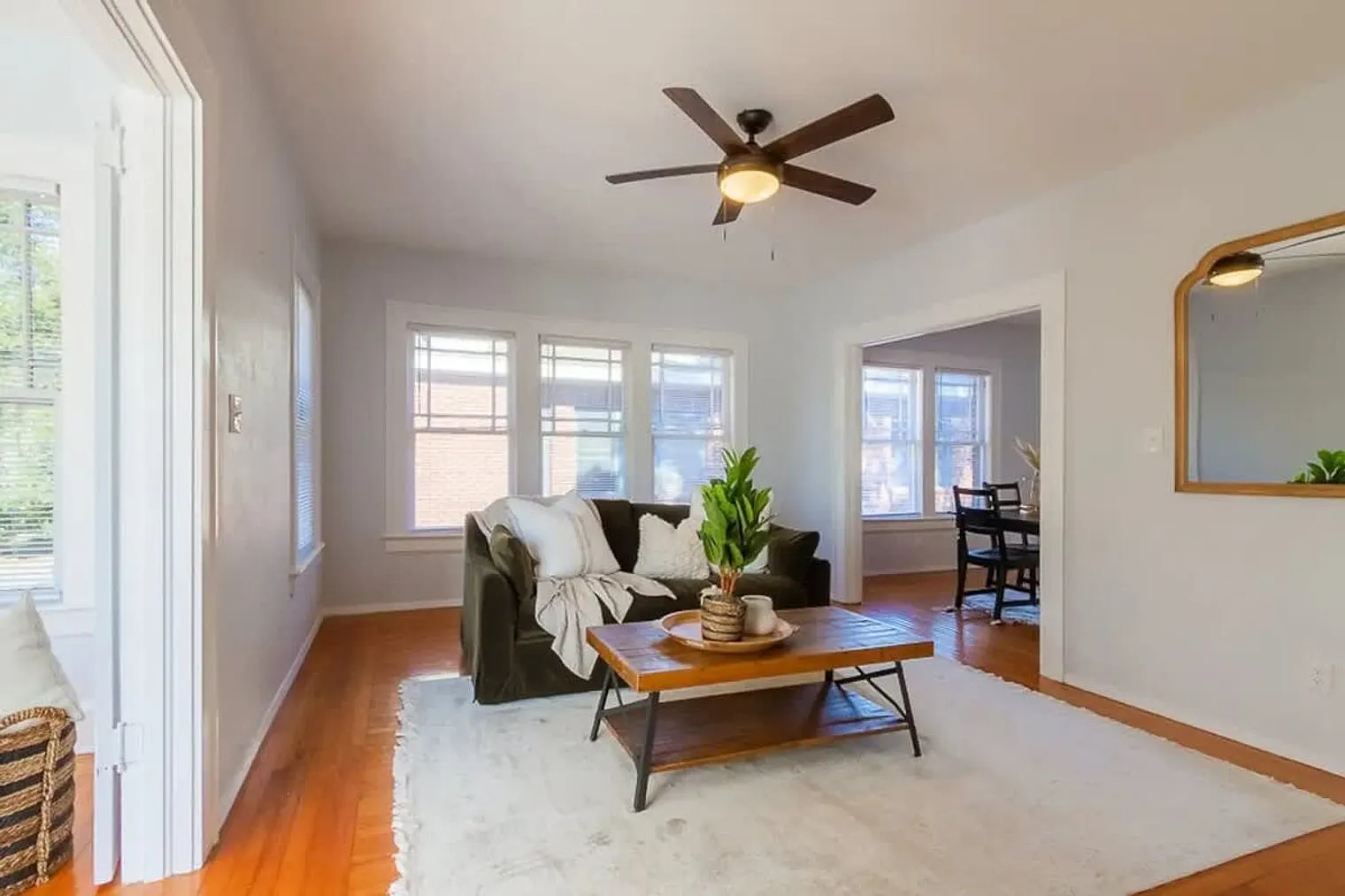 1 bed, 1.0 bath, 893 sqft, $1,798 — Photo 1
