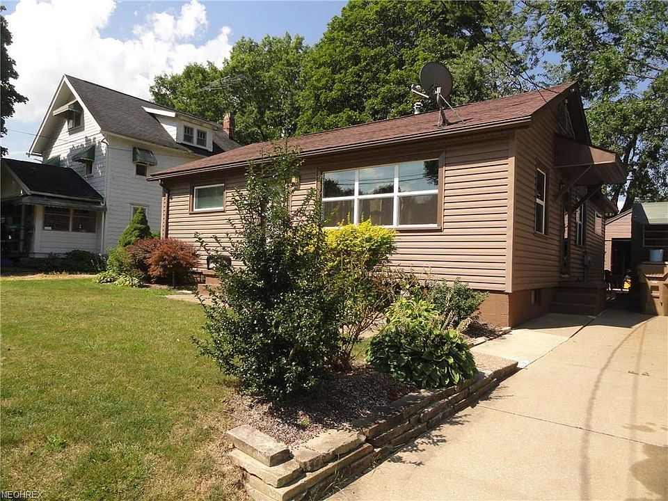 2nd image of 2642 Archwood Pl