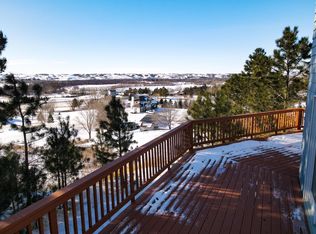 40 Rolling Hills Dr, Minot, ND 58703