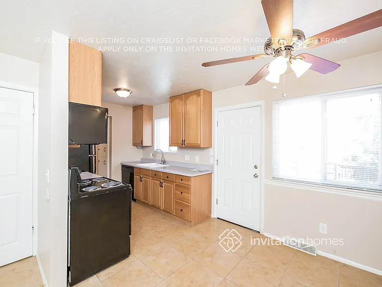10744 Moore Cir — Photo 4