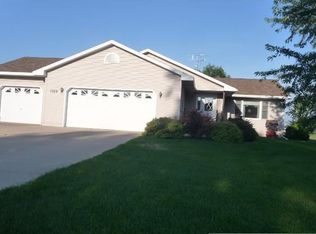 1009 8th St SE, Waseca, MN 56093