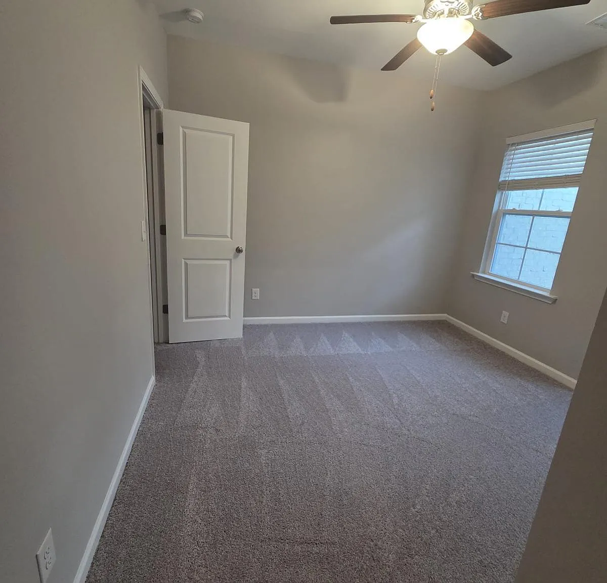3 bed, 2.5 bath, 2005 sqft, $3,400 — Photo 1